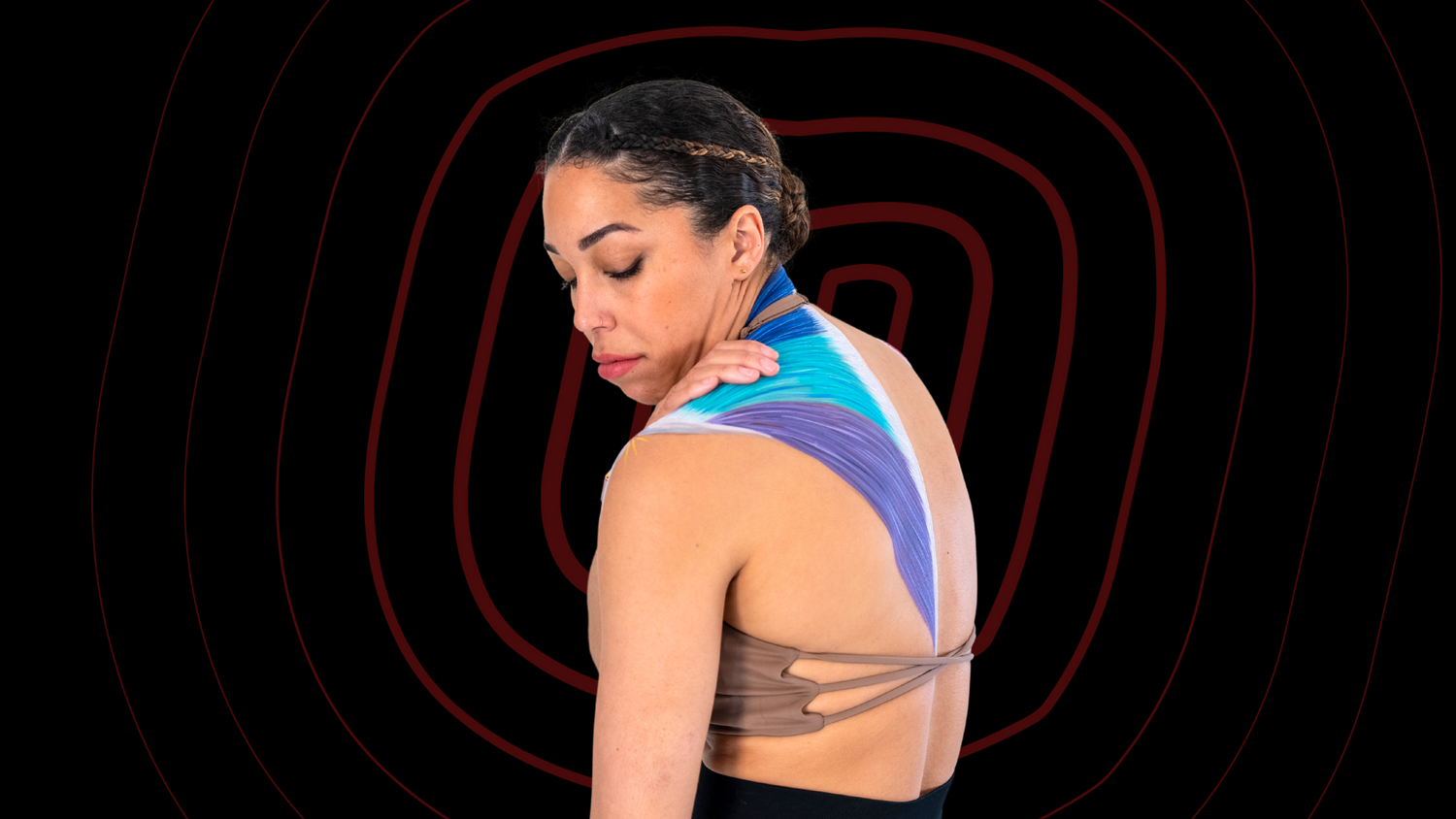 model with rounded spine posture